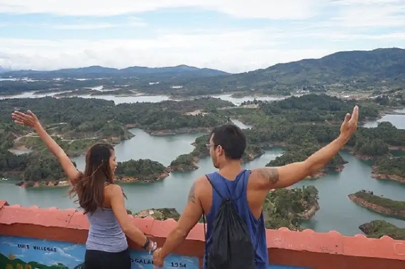 Cặp đôi đi trăng mật vòng quanh thế giới trong 500 ngày 8 wanderlusttips-tuan-trang-mat-500-ngay-1