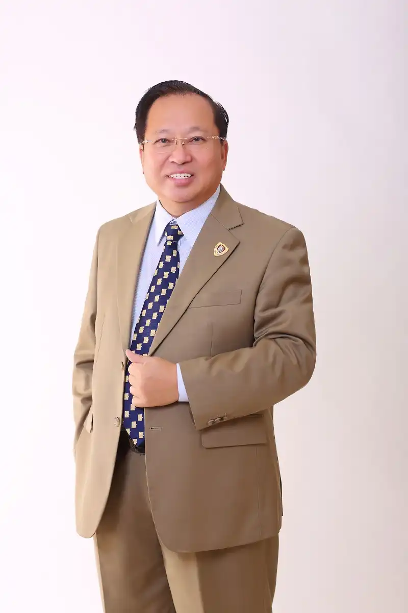 Giáo sư Hà Tôn Vinh.