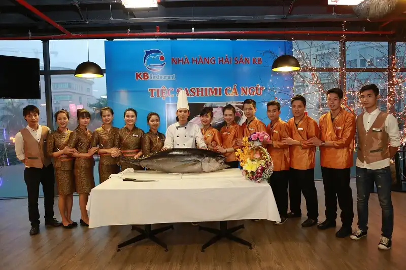 Đại tiệc Sashimi cá ngừ tại nhà hàng KB