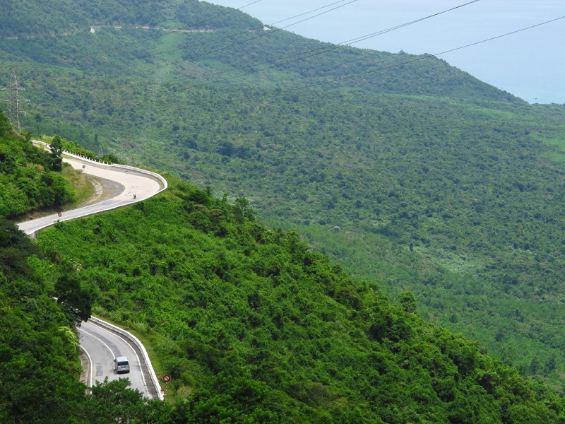 Đèo Hải Vân lọt top 10 con đường kỳ thú ở châu Á