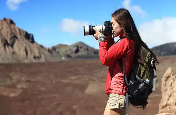 6 dấu hiệu của cô gái thích du lịch và khám phá 6 wanderlusttips-6-dau-hieu-cua-co-gai-thich-du-lich-va-kham-pha-1