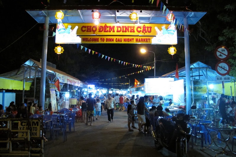 Chợ đêm Dinh Cậu Phú Quốc bị "khai tử" 5 wanderlusttips cho dinh cau phu quoc bi khai tu