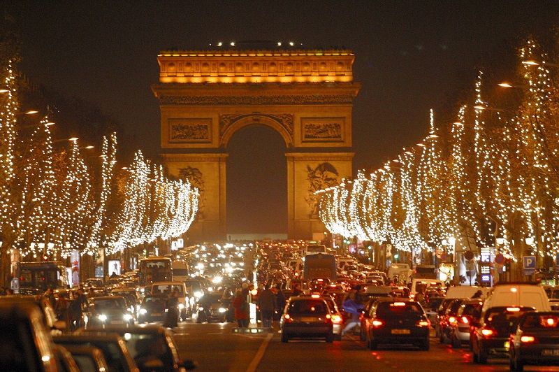 Đại lộ Champs Elysees, Paris cấm xe, trở thành phố đi bộ