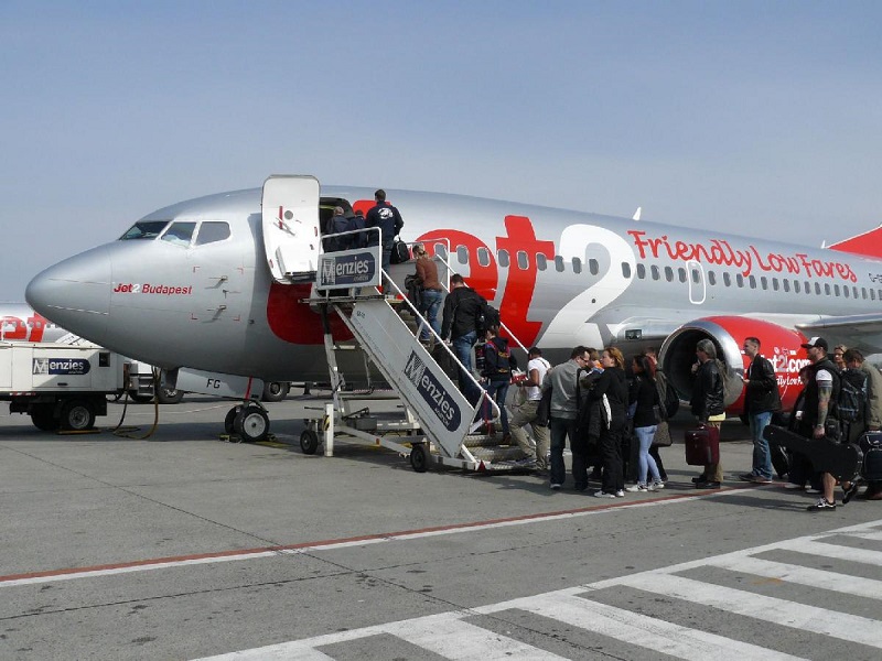 Máy bay Boeing 737- 800 hạ cánh khẩn cấp do nữ hành khách say rượu 5 wanderlusttips hang hang khong jet2