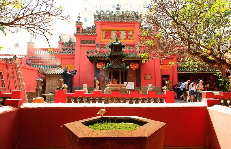 2-chua-ngoc-hoang-wanderlusttips