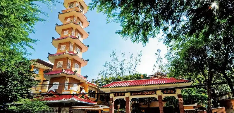 5-ngoi-chua-wanderlusttips3