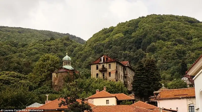 Athos-wanderlusttips1