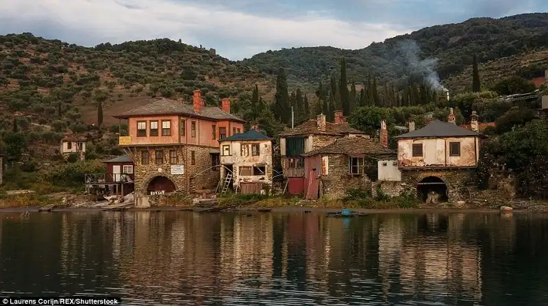 Athos-wanderlusttips6