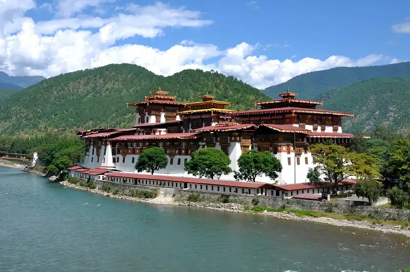 7 lý do khiến Bhutan nghèo nhưng yên bình nhất thế giới 6 Bhutan-wanderlusttips1