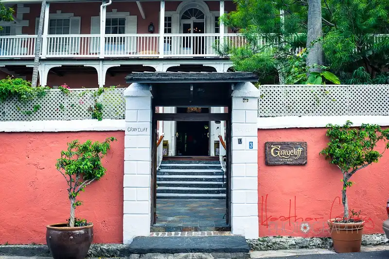 GrayClip-wanderlusttips