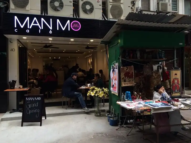 Kinh nghiệm mua sắm như người bản xứ ở Hong Kong 7 Man-mo-cafe-hong-kong-wanderlusttips