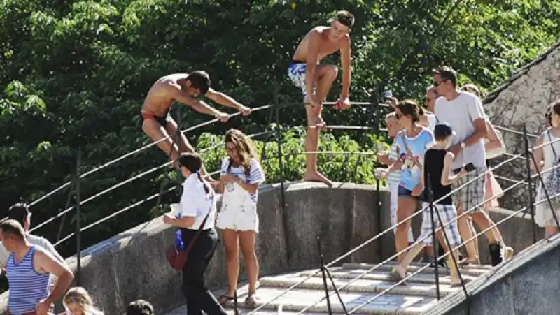 Tục lệ nhảy cầu để trở thành đàn ông ở Bosnia 6 bosnia- wanderlusttips1