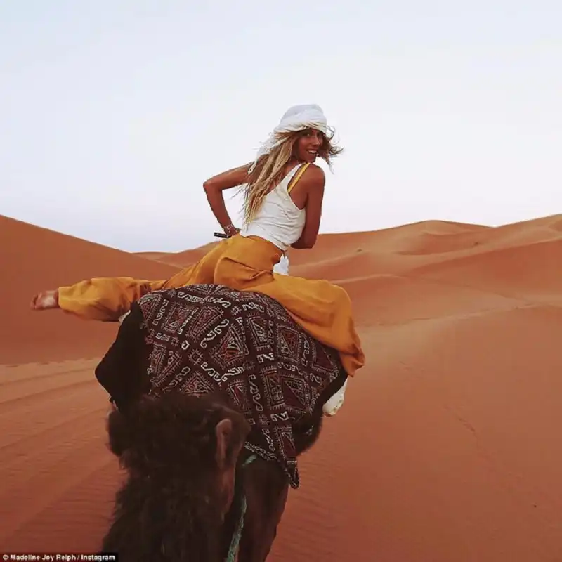 cap doi du lich vong quanh the gioi-wanderlusttips1