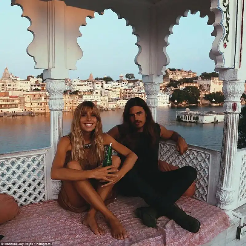 cap doi du lich vong quanh the gioi-wanderlusttips2