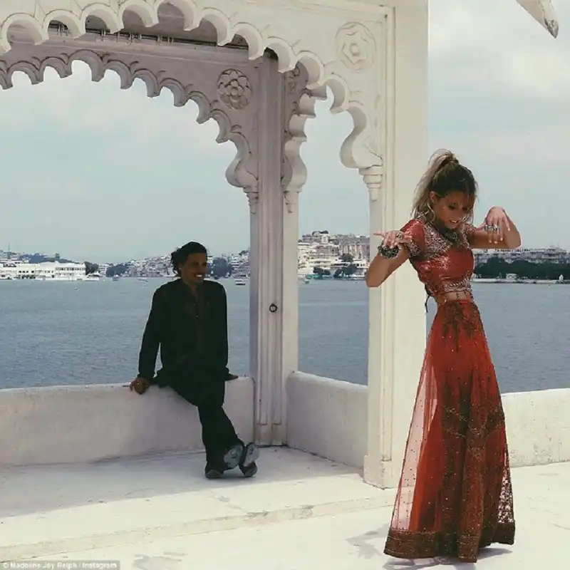 cap doi du lich vong quanh the gioi-wanderlusttips7