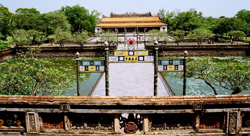 Kinh nghiệm du lịch Tết Nguyên Đán 2016 vui vẻ và tiết kiệm 8 dainoihue4-wanderlusttips