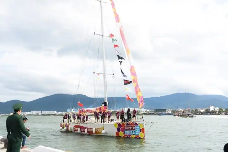 Đội đua thuyền vòng quanh thế giới đã về đến Đà Nẵng 5 dua thuyen buom-wanderlusttips