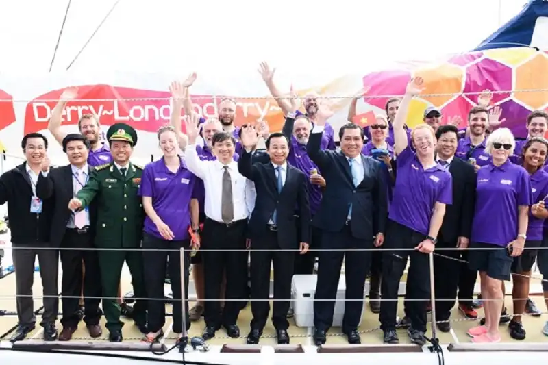 Đội đua thuyền vòng quanh thế giới đã về đến Đà Nẵng 6 dua thuyen buom-wanderlusttips1