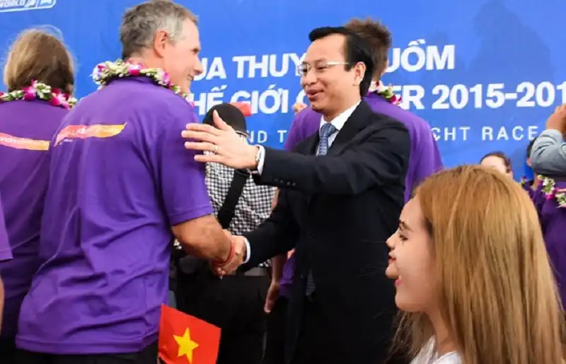 Đội đua thuyền vòng quanh thế giới đã về đến Đà Nẵng 7 dua thuyen buom-wanderlusttips2