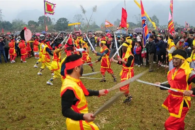 Độc đáo màn rước sinh thực khí trong lễ hội Ná Nhèm ở Lạng Sơn 10 hoi Na Nhem-wanderlusttips4