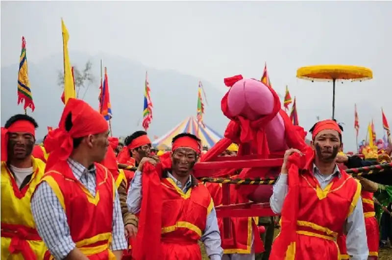 Độc đáo màn rước sinh thực khí trong lễ hội Ná Nhèm ở Lạng Sơn 5 hoi Na Nhem-wanderlusttips7