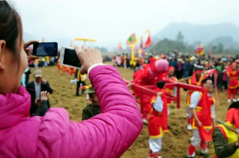 Độc đáo màn rước sinh thực khí trong lễ hội Ná Nhèm ở Lạng Sơn 11 hoi Na Nhem-wanderlusttips8