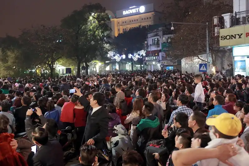 Những lưu ý khi xem bắn pháo hoa đêm Giao thừa 6 nhung-luu-y-khi-xem-ban-phao-hoa-giao-thua-wanderlusttips1