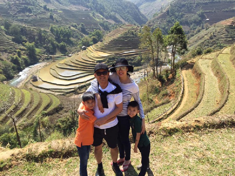 Gia đình Hà Kiều Anh đi du xuân xuyên Việt