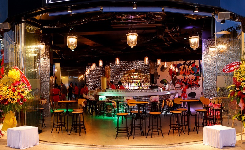 3 quán bar sôi động nên trải nghiệm ở Sài Gòn 5 quan bar sg wanderlusttips