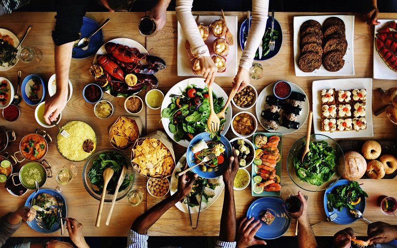 Những quy tắc trong ăn uống cần nhớ khi du lịch nước ngoài