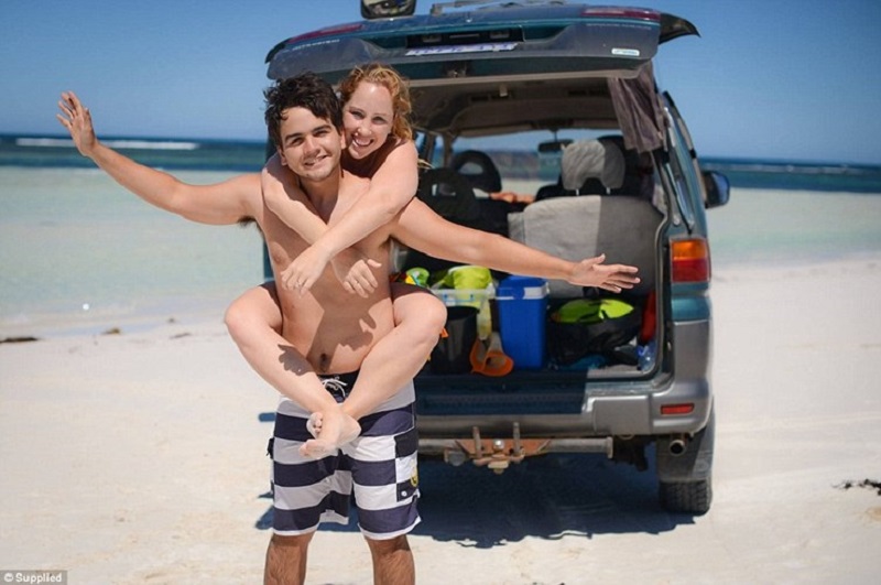 Cặp vợ chồng trẻ bỏ việc để du lịch vòng quanh thế giới Cặp vợ chồng trẻ bỏ việc để du lịch vòng quanh thế giới