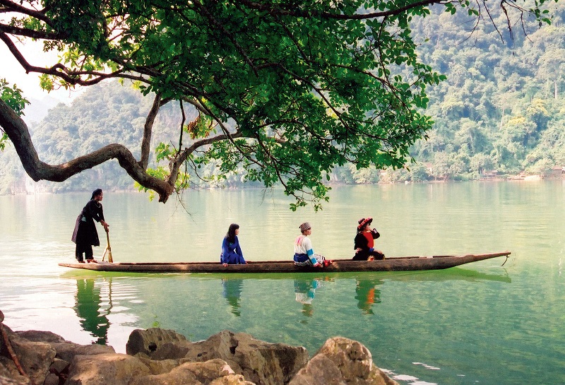 Chiêm ngưỡng vẻ đẹp kỳ vĩ của hồ Ba Bể Chiêm ngưỡng vẻ đẹp kỳ vĩ của hồ Ba Bể