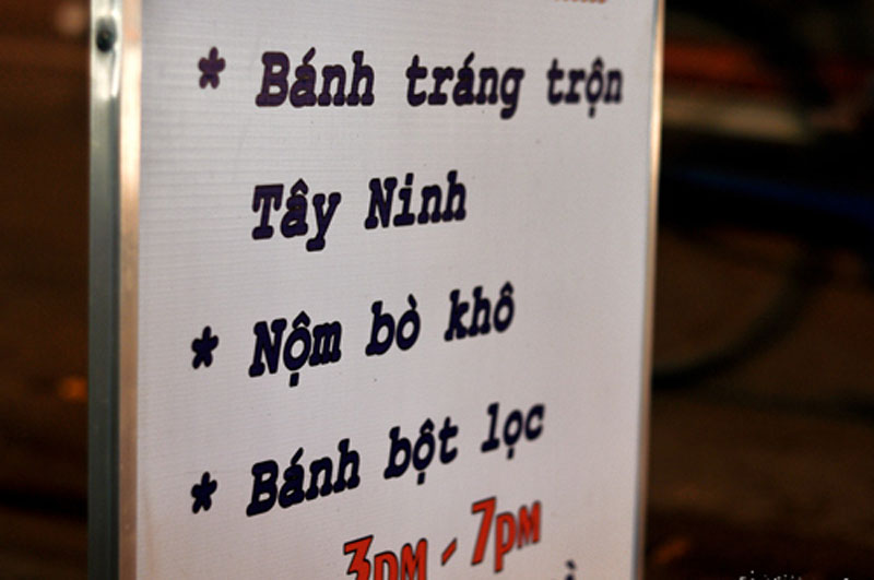 4 địa điểm ăn bánh tráng trộn ngon nhất Hà Nội