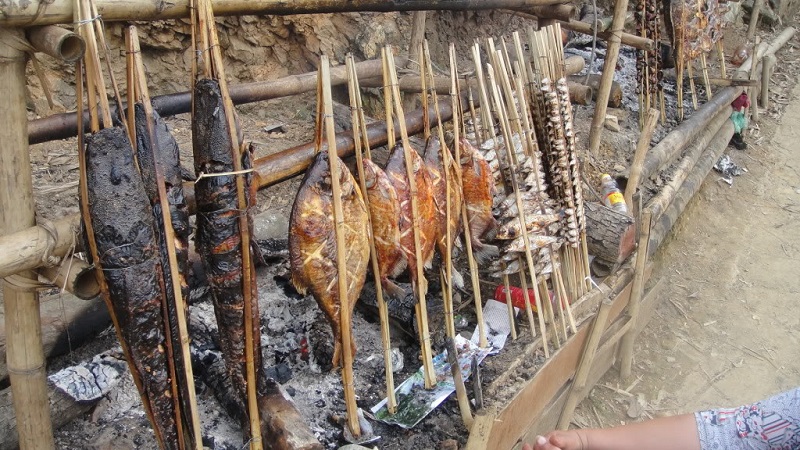 Giòn thơm cá nướng Ba Bể 5 gion thom ca nuong ba be wanderlusttips 2
