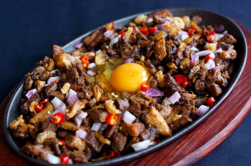 wanderlusttips 12 mon an khong the bo qua khi toi philippines 9