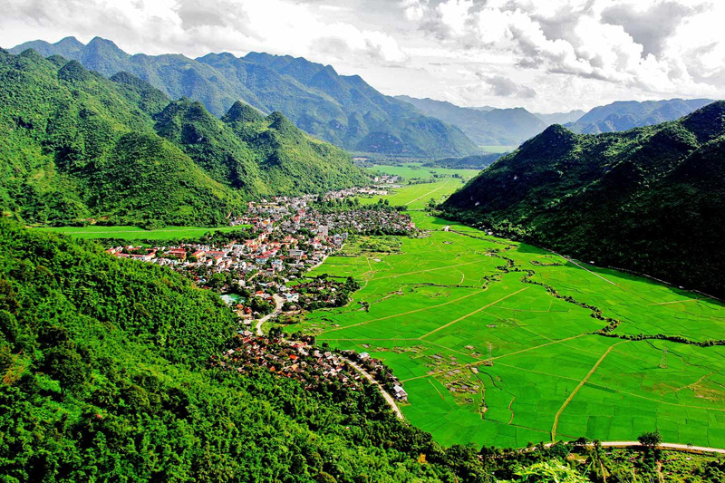 wanderlusttips du lich gan ha noi dip gio to hung vuong 1