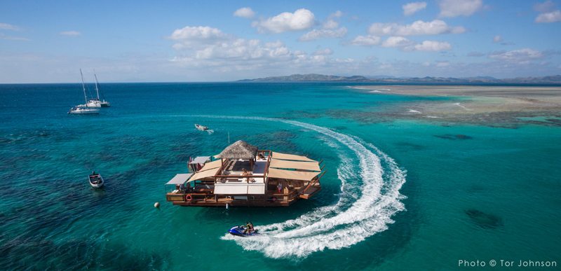 Độc đáo quán bar nổi giữa đại dương 5 wanderlusttips quan bar noi nam mot minh giua dai duong