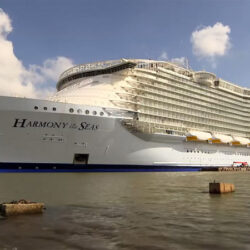 wanderlust tips du thuyen lon nhat the gioi cap cang southampton anh