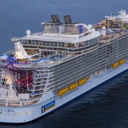 wanderlust tips kham pha kiet tac moi tren bien Harmony of the Seas bia