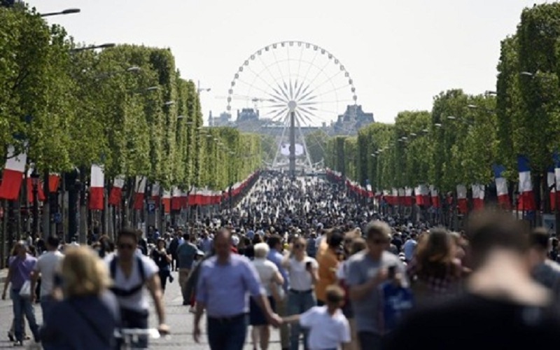 Đại lộ Champs Elysee ở Paris trở thành phố đi bộ