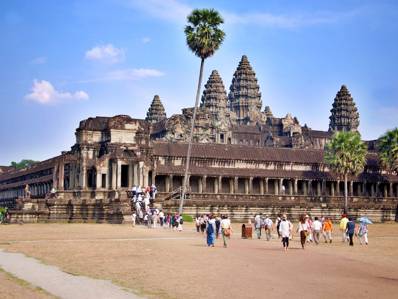 Các phương tiện giao thông bị cấm đi gần Angkor Wat, Campuchia
