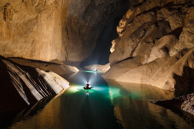 wanderlust tips dai su nhieu nuoc tham gia chinh phuc hang son doong 1