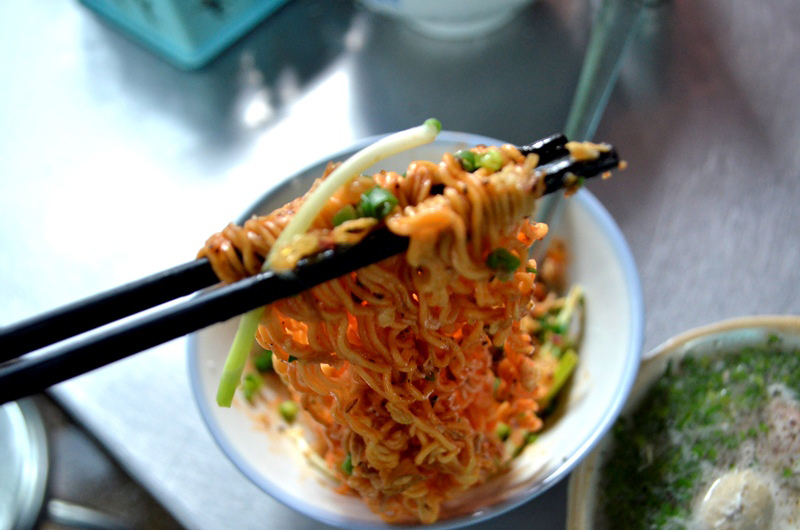 Lạ miệng món mì muối ớt