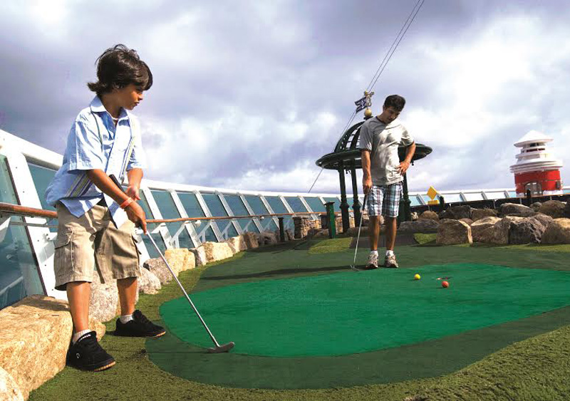 Du lịch bằng du thuyền 5 sao Royal Caribbean dành cho du khách Hà Nội