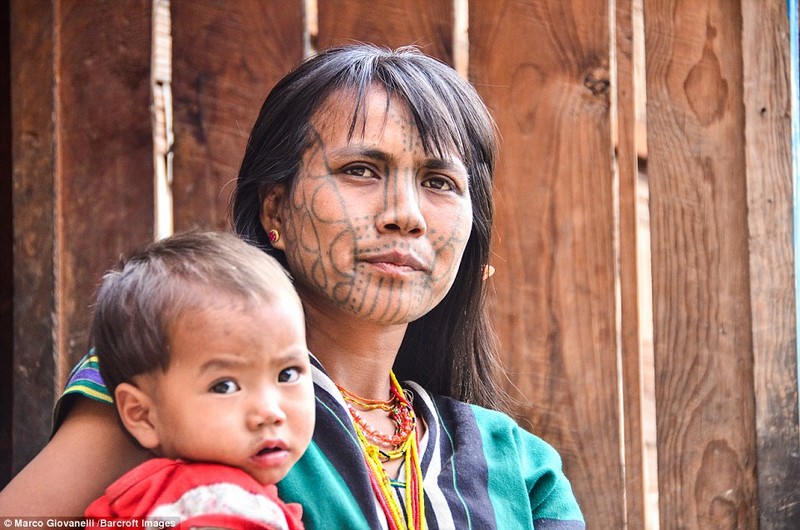 Vẻ đẹp những hình xăm trên mặt phụ nữ Myanmar