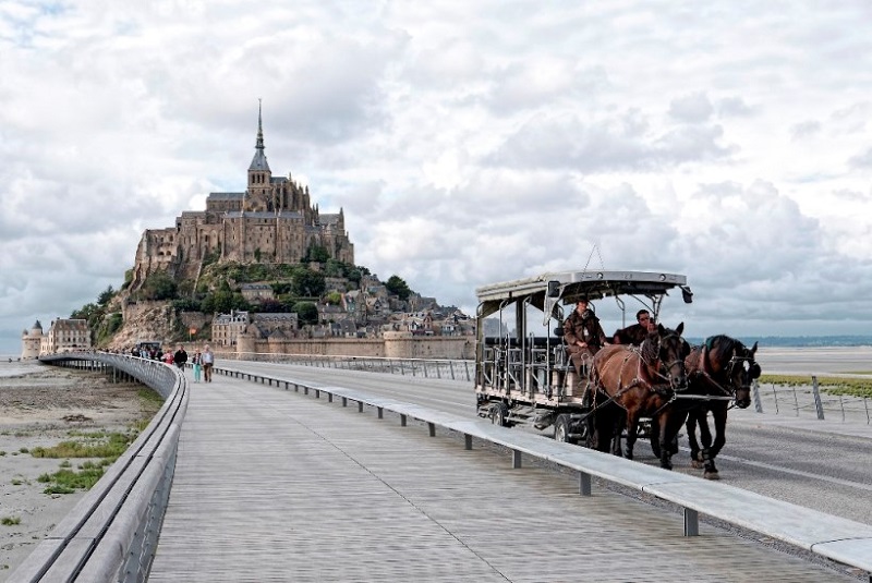 Ghé thăm hòn đảo Mont-Saint-Michel kì bí 5 wanderlust tips hon dao dep nhat phap 3