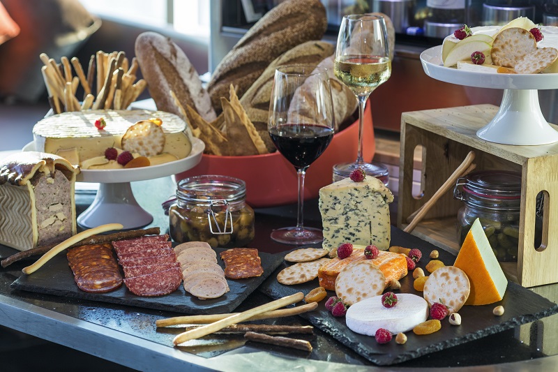Ưu đãi tiệc buffet tại khách sạn Le Meridien Saigon 5 wanderlust tips uu dai khach san le meridien sg 1