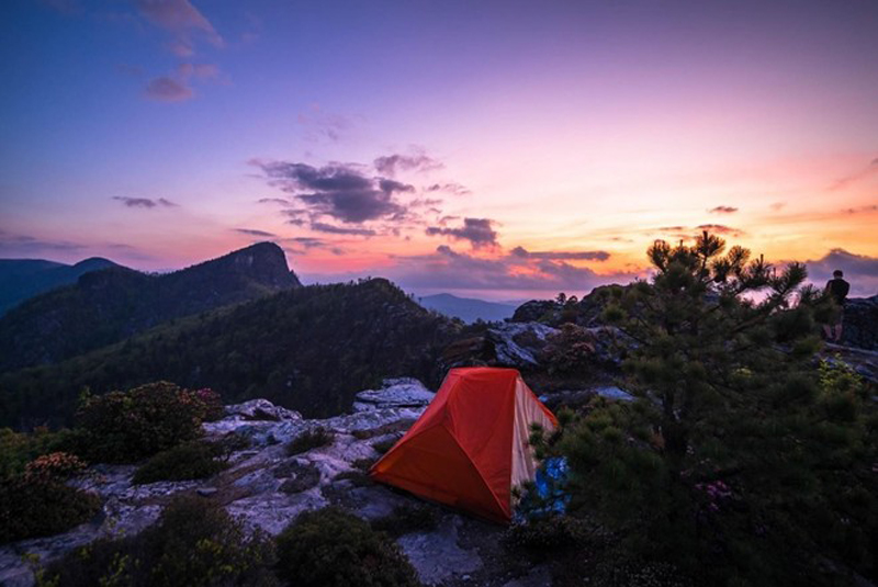 wanderlusttips bi quyet phuot an toan trong mua mua