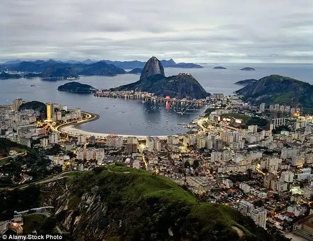 Wanderlust_tips_chao-mung-toi-dia-nguc-khau-hieu-don-khach-tai-san-bay-Rio-De-Janeiro 1 (2)