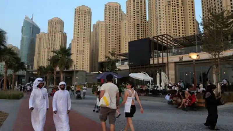 10 lý do "lãng xẹt" khiến du khách có thể bị... đi tù ở Dubai 5 wanderlust-tips-10-ly-do-lang-xet-khien-du-khach-co-the-di-tu-o-dubai-1